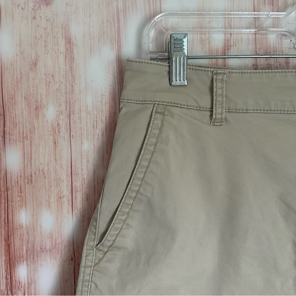 Gap 5” Girlfriend Khaki Shorts Size 8 - Picture 3 of 10